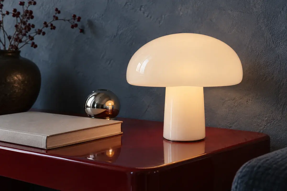 Accent table lamp for interior lighting