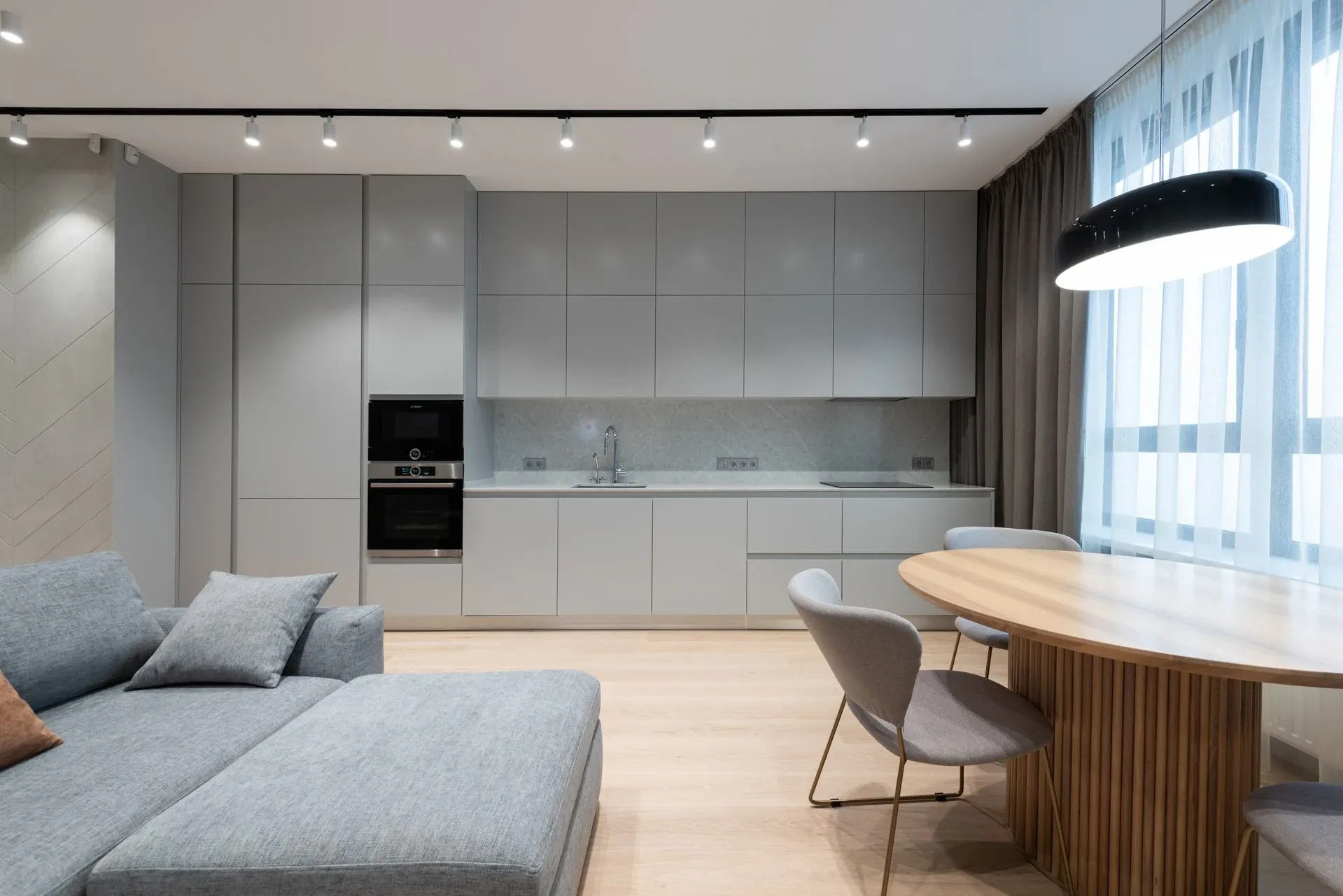 Interior modern dengan furniture yang tertata rapi
